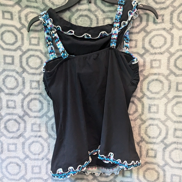 Women's Tankini by Profile. Top is 36D, bottoms size 8. - Picture 2 of 9